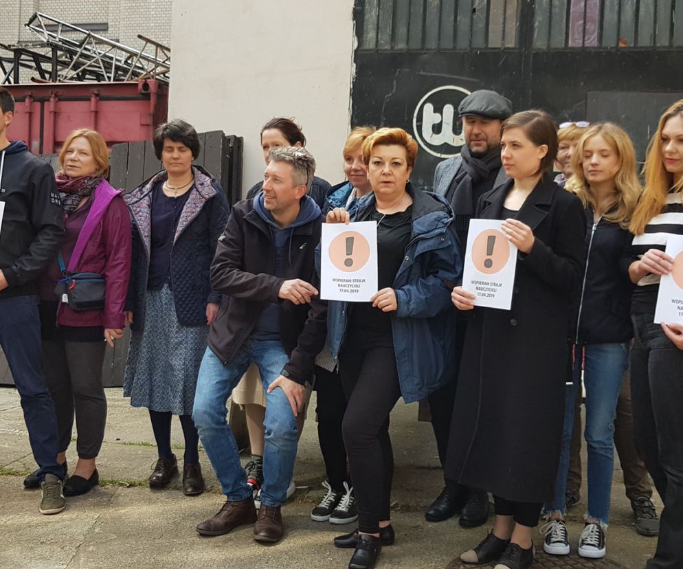 Pracownicy Teatru Współczesnego wspierają strajkujących nauczycieli
