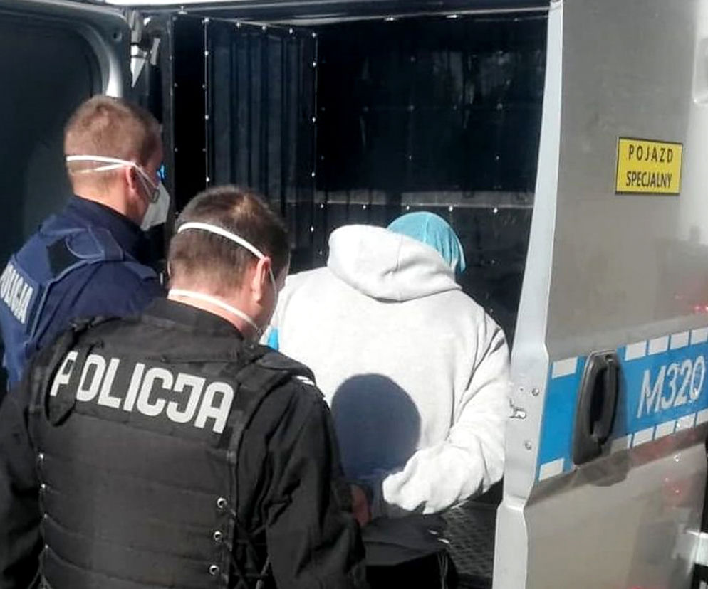Ze strachu przed koronawirusem oddał się w ręce policji
