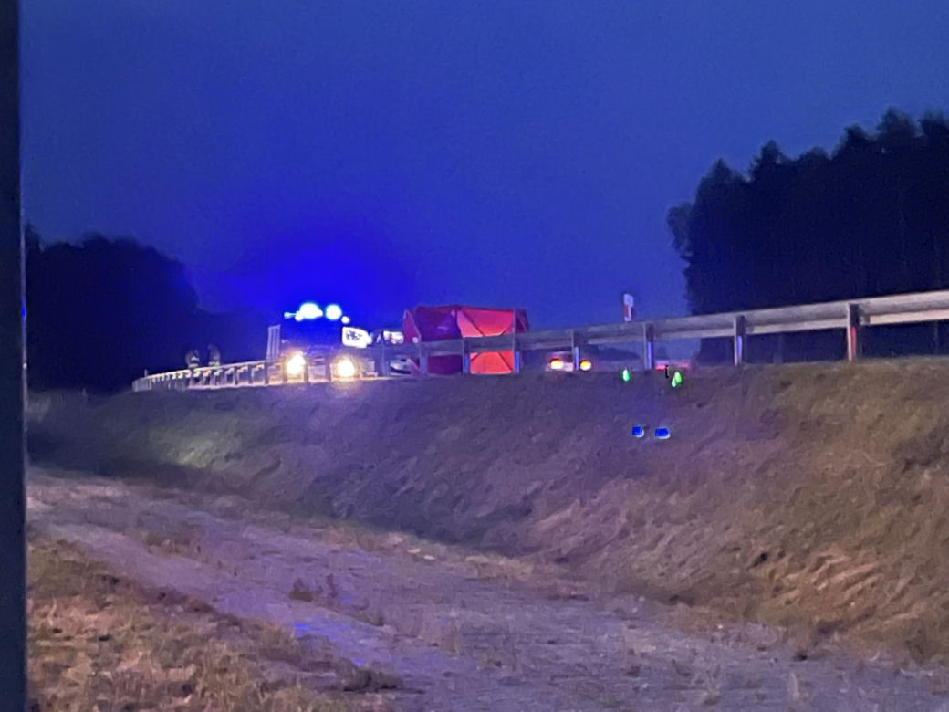 Śmierć na S17 w Woli Duckiej. 24-latek wbiegł pod pędzące BMW. Nie żyje
