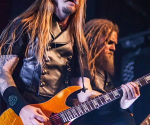 Skrupulatnie wyreżyserowany groteskowy spektakl okraszony nutą surrealizmu – Avatar zawładną Warszawą [RELACJA]