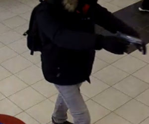 Policja szuka bandytów, którzy napadli na bank [ZDJĘCIA]