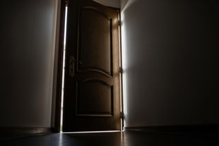 Czujność pracodawcy uratowała życie. Co stało się w mieszkaniu 52-latka?