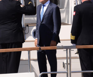 Święto Wojska Polskiego. Donald Tusk na jachcie w Gdyni.