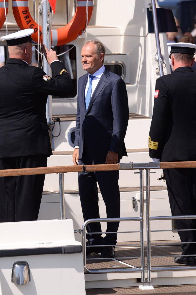 Święto Wojska Polskiego. Donald Tusk na jachcie w Gdyni.