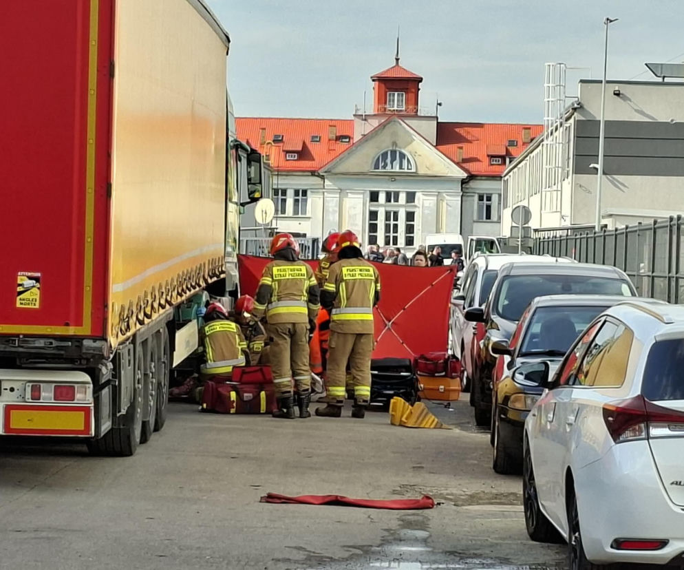 Ciągnik siodłowy najechał na kobietę. Poważny wypadek