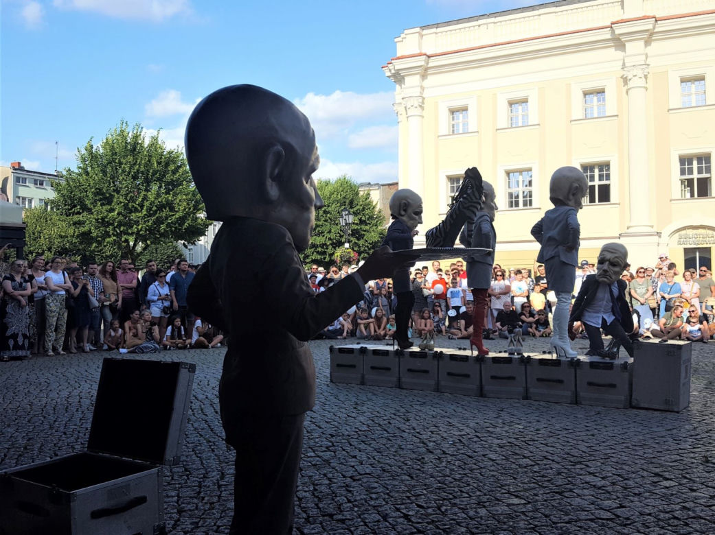 "Peregrinus" na Rynku w Lesznie