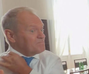 Premier Tusk odwiedził aktorów na planie Rancza. Takiej reakcji widzów się nie spodziewał!