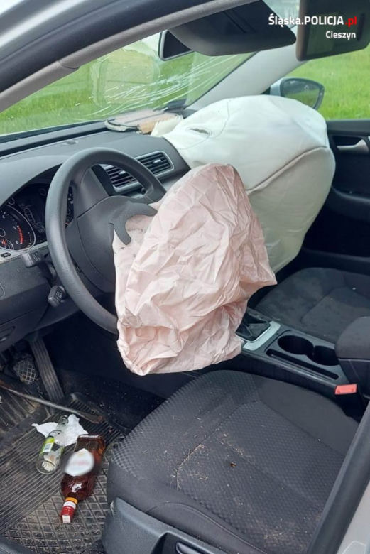 Ucieczka przed policją zakończona w rowie