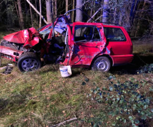 Zawady. Tragiczny wypadek w gminie Janowo. Auto roztrzaskane, kierowca nie żyje [ZDJĘCIA]