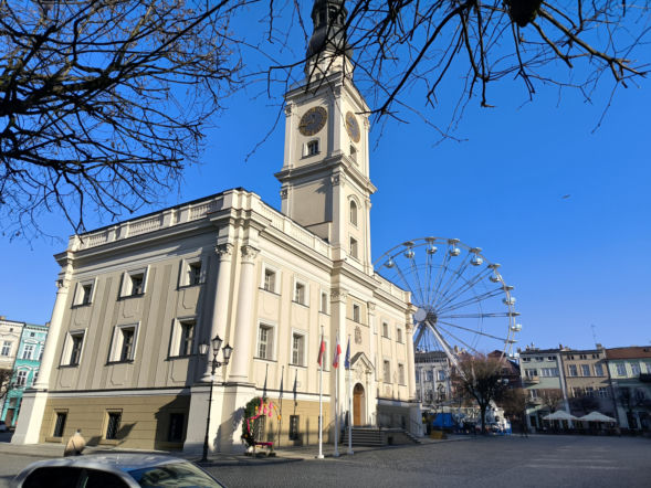 Leszno - zachwyca jednym z najpiękniejszych ratuszy i duchem „Małej Europy”