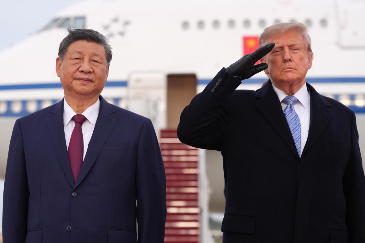 Przywódca Chin przyleciał do USA. Też przeszedł po czerwonym dywanie
