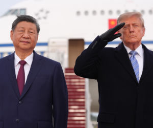 Przywódca Chin przyleciał do USA. Też przeszedł po czerwonym dywanie