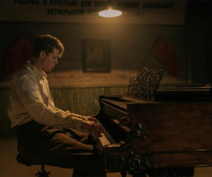 W roli głównej Jakub Gierszał, w obsadzie m.in. Aidan Gillen, Paul Freeman, Julia Pietrucha, Wojciech Mecwaldowski, Anna Próchniak, Mateusz Kościukiewicz, Antoni Pawlicki oraz Tomasz Kot.