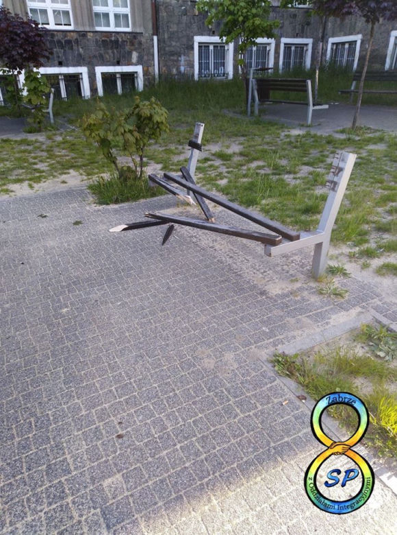 Zabrze: pijany nastolatek zdewastował nowy plac zabaw przy szkole podstawowej. Wszystko zostało zniszczone