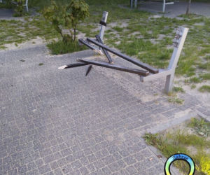 Zabrze: pijany nastolatek zdewastował nowy plac zabaw przy szkole podstawowej. Wszystko zostało zniszczone