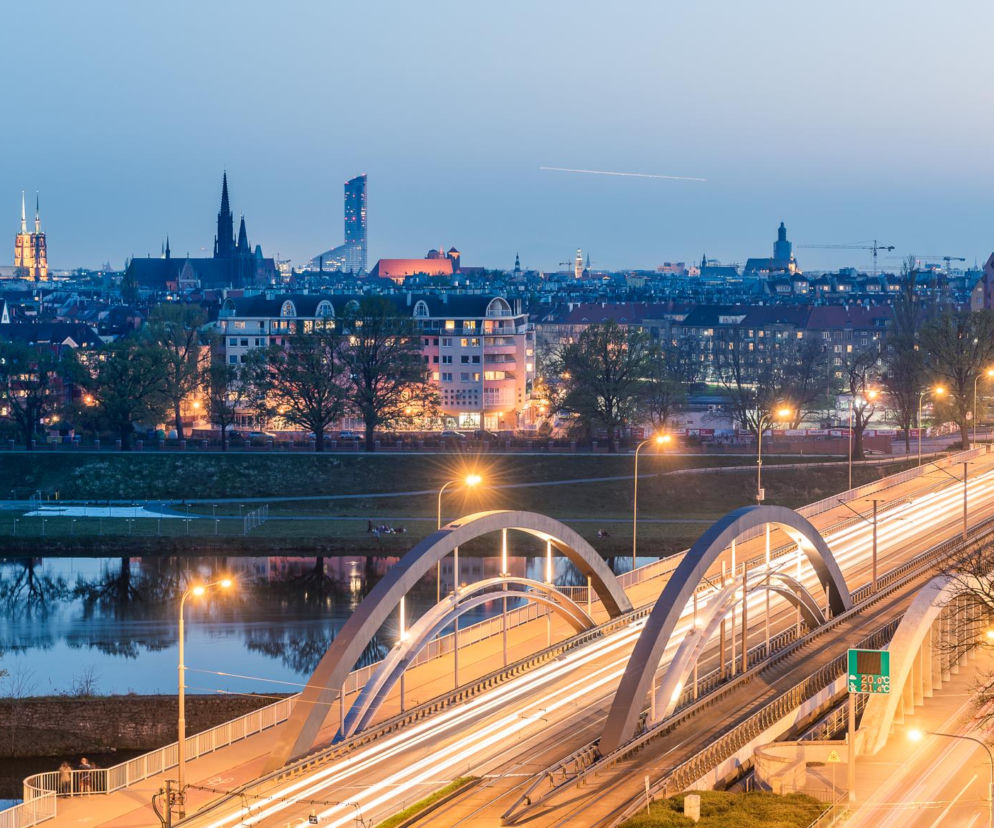 Mosty Warszawskie wieczorową porą
