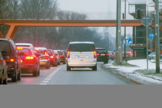 Rządowy bus wozi córkę ministra Jacka Cichockiego i dziecko sąsiadów do szkoły