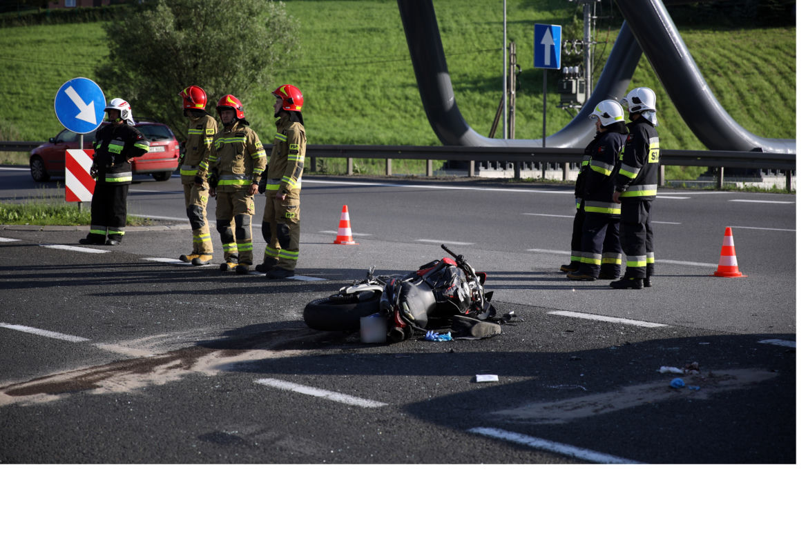 Makabryczny wypadek motocyklisty na zakopiance w Głogoczowie