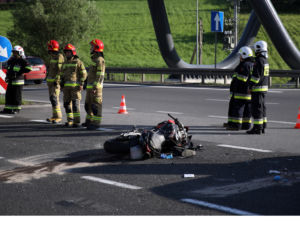 Makabryczny wypadek motocyklisty na zakopiance w Głogoczowie