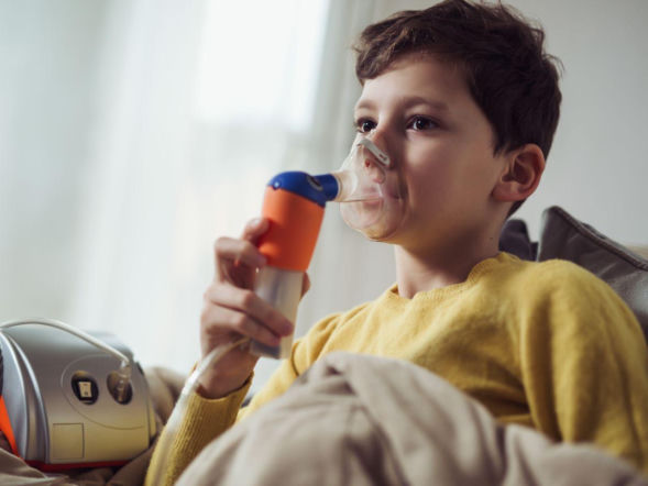 Inhalacje z soli fizjologicznej. Kiedy przynoszą ulgę przy katarze dziecka?
