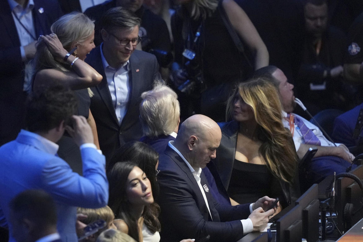Melania Trump w skórze na urodzinach męża