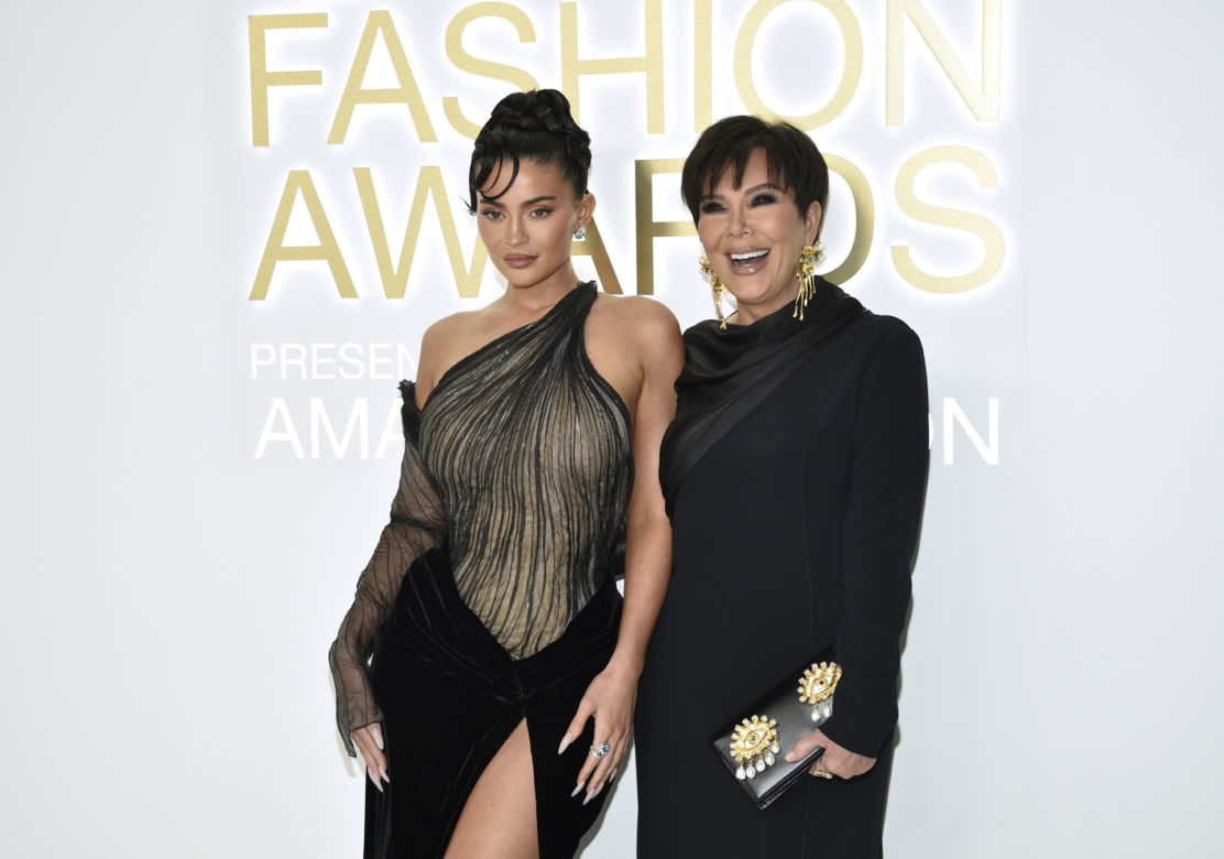 Kylie Jenner z gołą pupę wygina się na śniegu w słynnym kurorcie. Co za bikini!