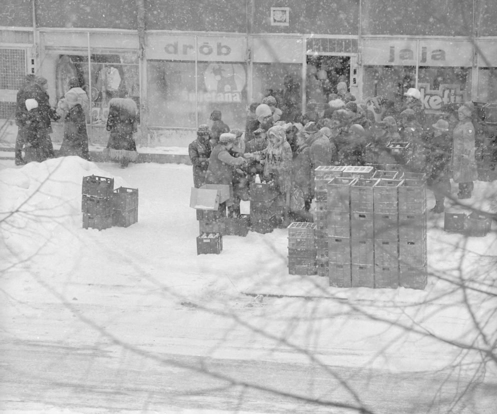 Zimę Stulecia 1978/79 mieszkańcy Kujaw i Pomorza zapamiętali na całe życie. Miałam 11 lat. Chodziliśmy tunelami ze śniegu” [GALERIA]