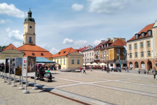 Rynek Kościuszki w Białymstoku przyciąga tłumy. To miejsce tętni życiem o każdej porze roku