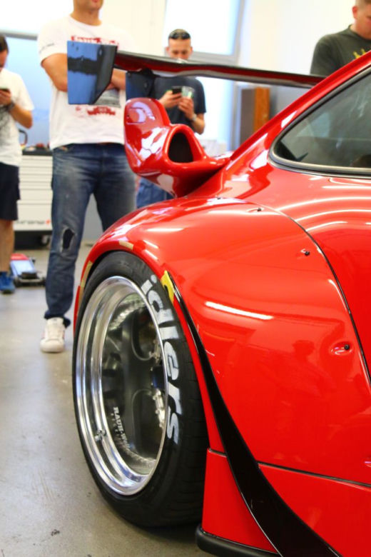 Akira Nakai San buduje Porsche 911 RWB