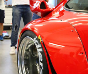 Akira Nakai San buduje Porsche 911 RWB