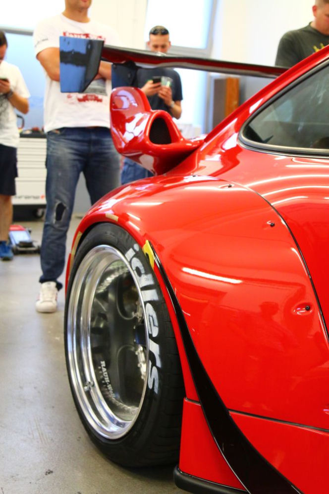 Akira Nakai San buduje Porsche 911 RWB