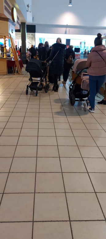 Krakowianie rzucili się na zakupy w ostatni dzień przed lockdownem. Tłumy w galeriach!