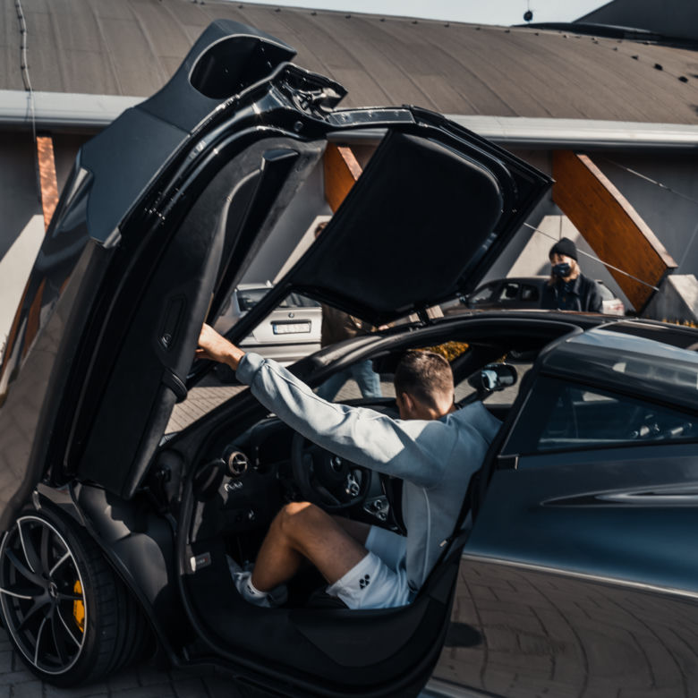 Hubert Hurkacz w McLarenie 720S Coupe