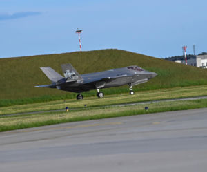 Szef MON nie krył dumy. Pierwsze F-35 już w kraju