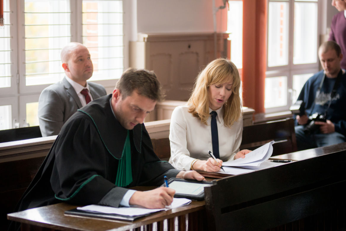 	Lekarze 4 sezon odcinek 4 (odc. 43). Iza (Katarzyna Warnke), Piotr Wanat (Szymon Bobrowski)