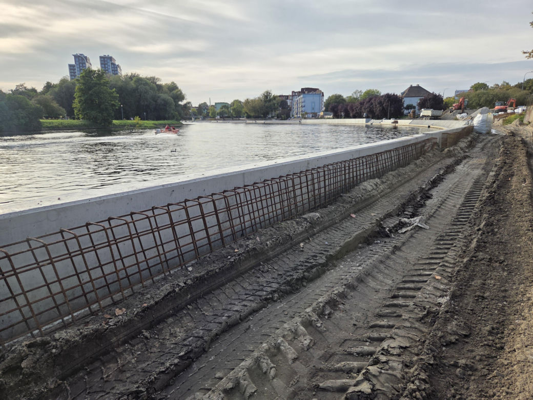 Tak zmieniają się bulwary nad Brdą. Trwa rewitalizacja nabrzeża w Bydgoszczy