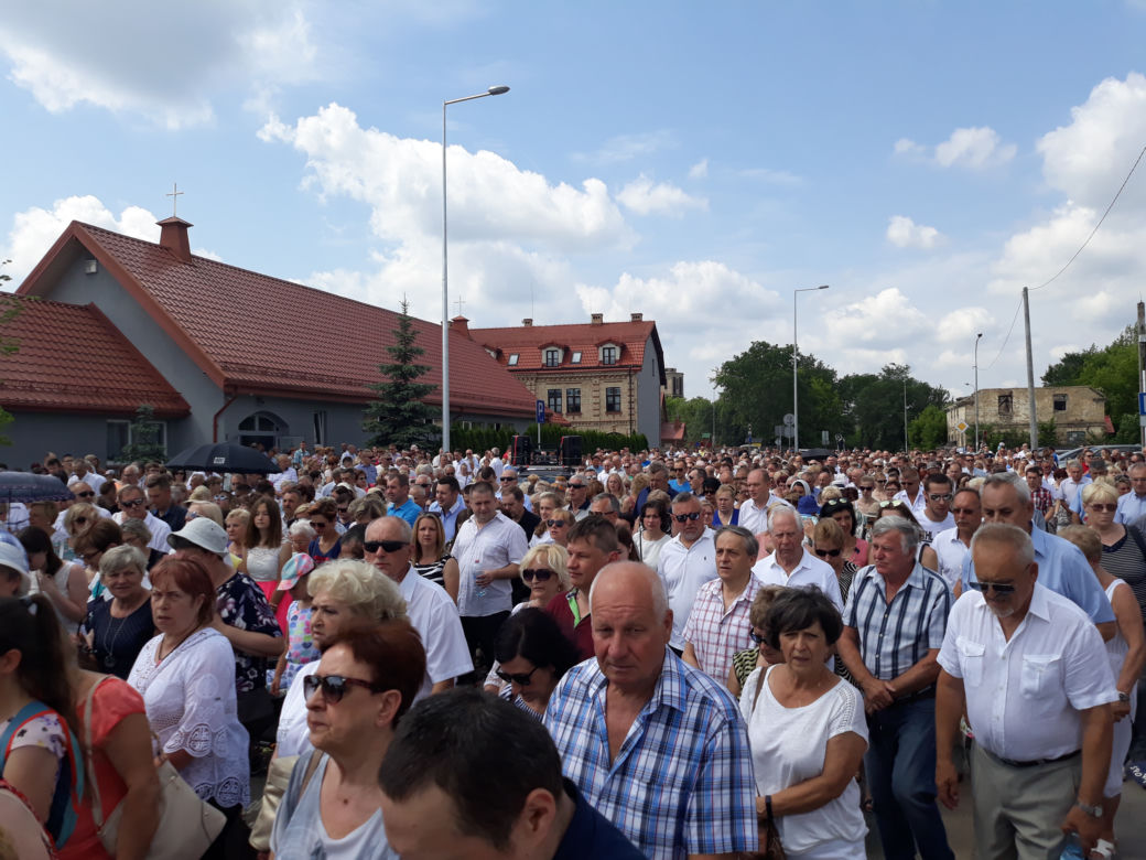 Białystok. Boże Ciało 2019. Wspólna procesja dwóch parafii: św. Jadwigi i NMP z Guadalupe