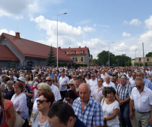 Białystok. Boże Ciało 2019. Wspólna procesja dwóch parafii: św. Jadwigi i NMP z Guadalupe