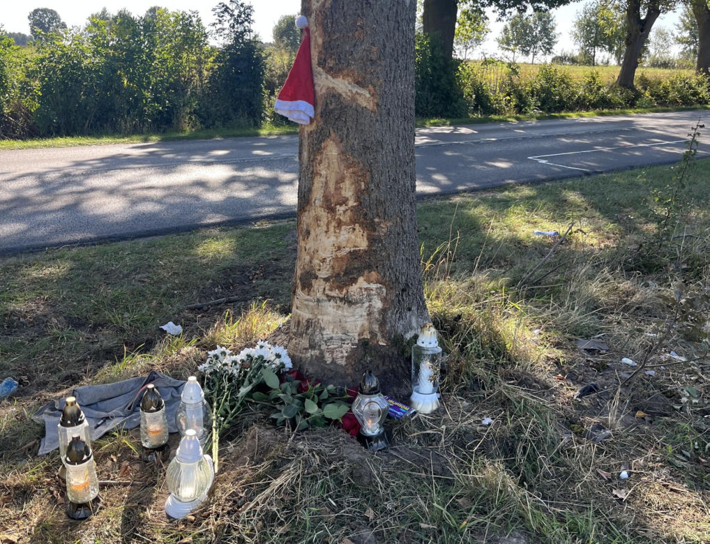 Tragiczny wypadek w Zalesiu. Nie żyje 23-letni kierowca BMW