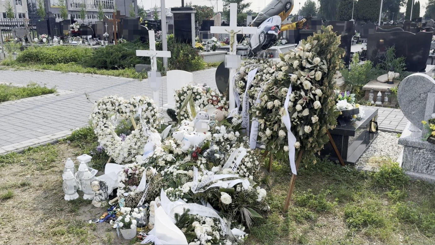 Grób Miłoszka, który zginął w klubie dziecięcym w Ząbkach