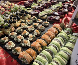 XX Dożynki Rybackie pod Lublinem. Goście ustawiali się w kolejce po rybne specjały