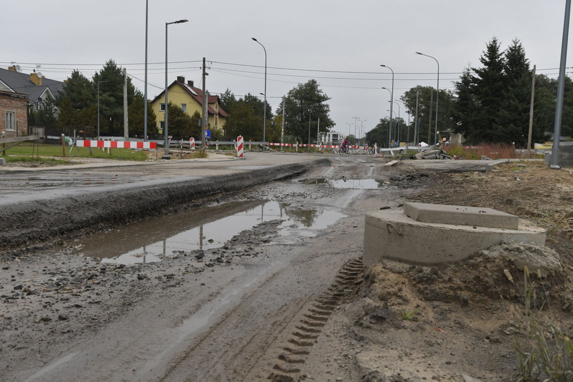 Rozgrzebali skrzyżowanie i zostawili. Wykonawca nowego ronda złożył wniosek o upadłość