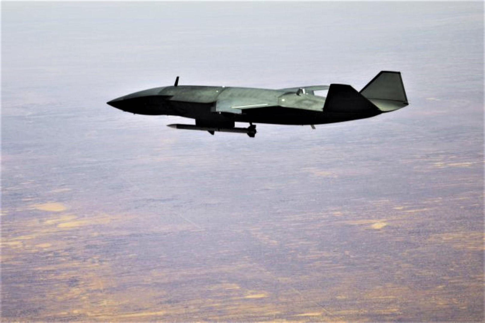 MQ-28A Ghost Bat odpalił pocisk AMRAAM