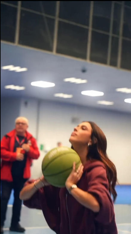 Roxie Węgiel grała w kosza na słynnej arenie