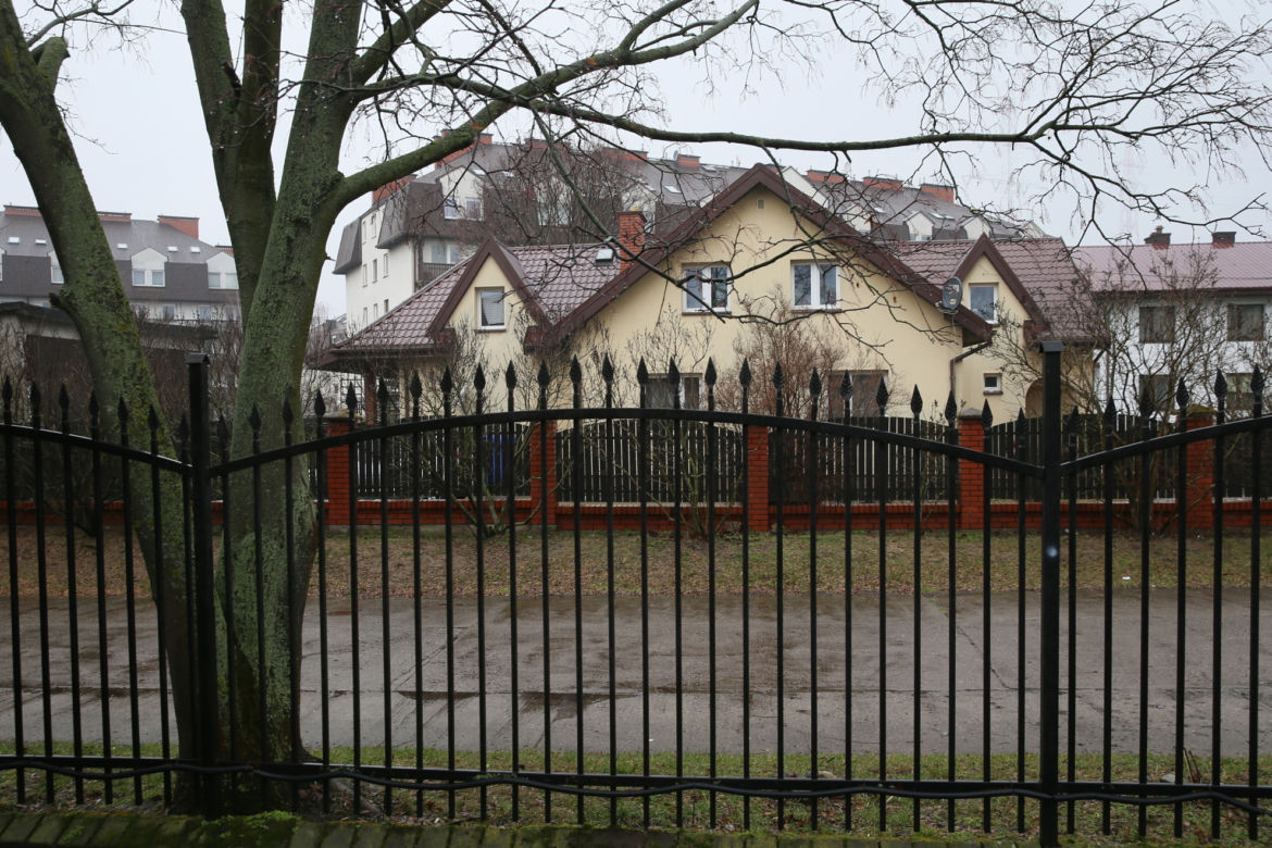 Krwawa jatka na Białołęce. Morderstwo tasakiem i próba samobójcza. Brat zatłukł siostrę i jej syna?