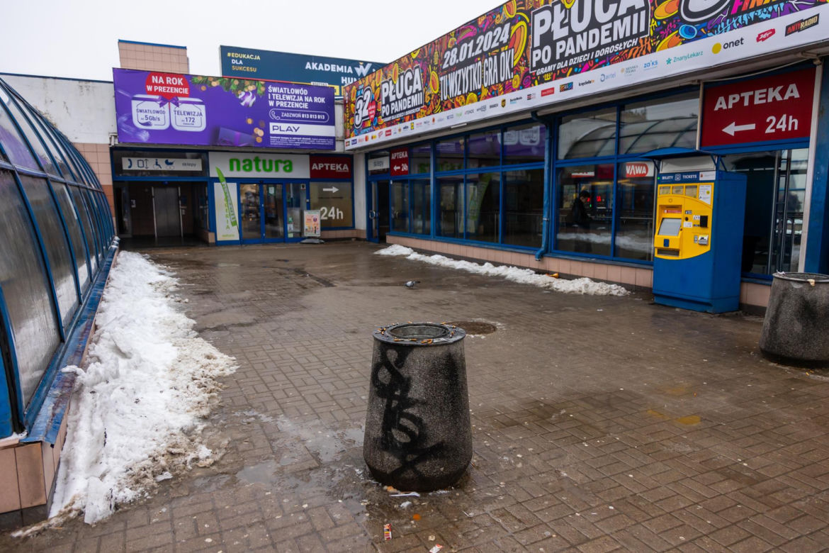 Inny widok na tzw. patelnię przed wejściem do metra Centrum