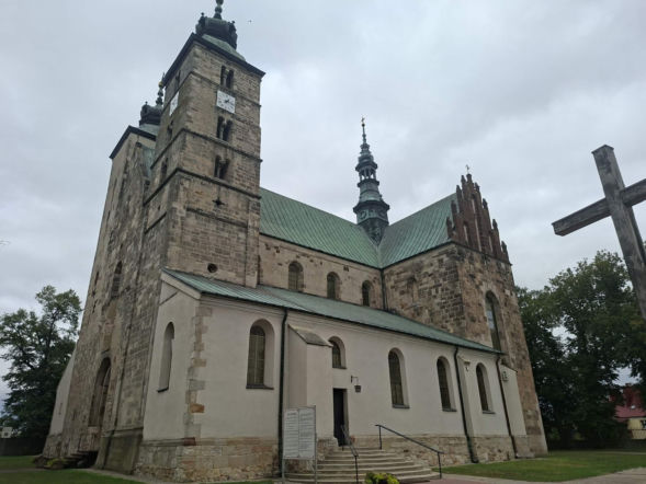 Kolegiata św. Marcina – romańska świątynia z II połowy XII wieku, uznana za Pomnik Historii