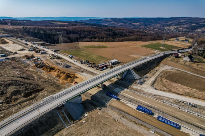 Najwyższa estakada w Polsce powstaje na S19 Babica Jawornik. Na plac budowy prowadzą serpentyny