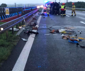Wokowice. Na autostradzie A4 BUS UDERZYŁ w bariery! Dwie osoby poszkodowane