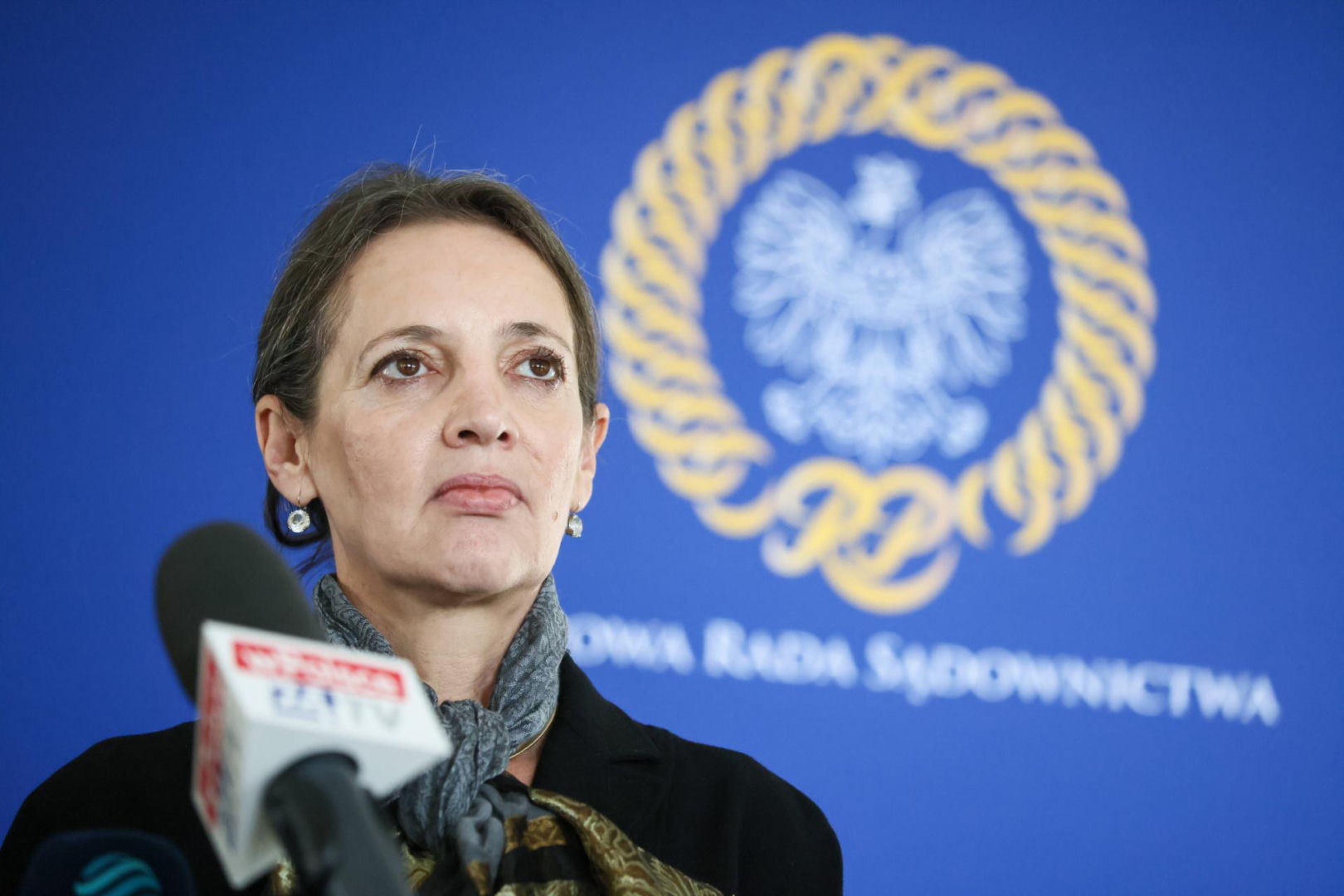 Przewodnicząca KRS rezygnuje. Chaos prawny i walka o przyszłość polskiego sądownictwa